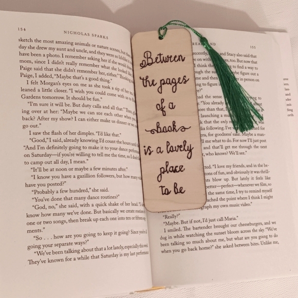 Highland Cow Bookmark with Green Tassel - Picture 2 of 4